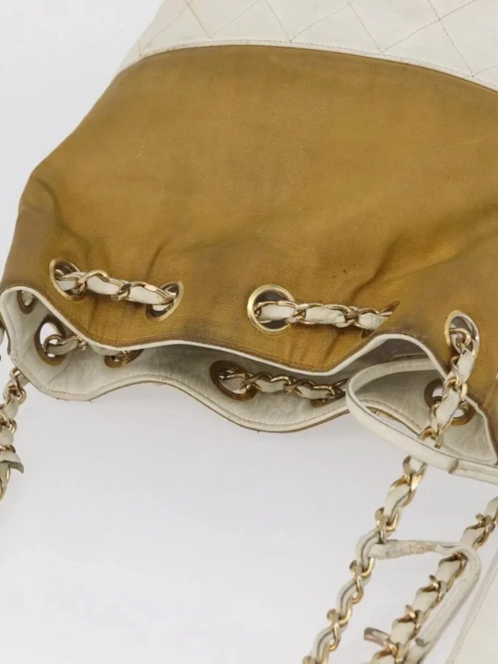 CHANEL Matelasse Drawstring Chain Shoulder Bag Leather Beige Gold CC Auth BAZ157